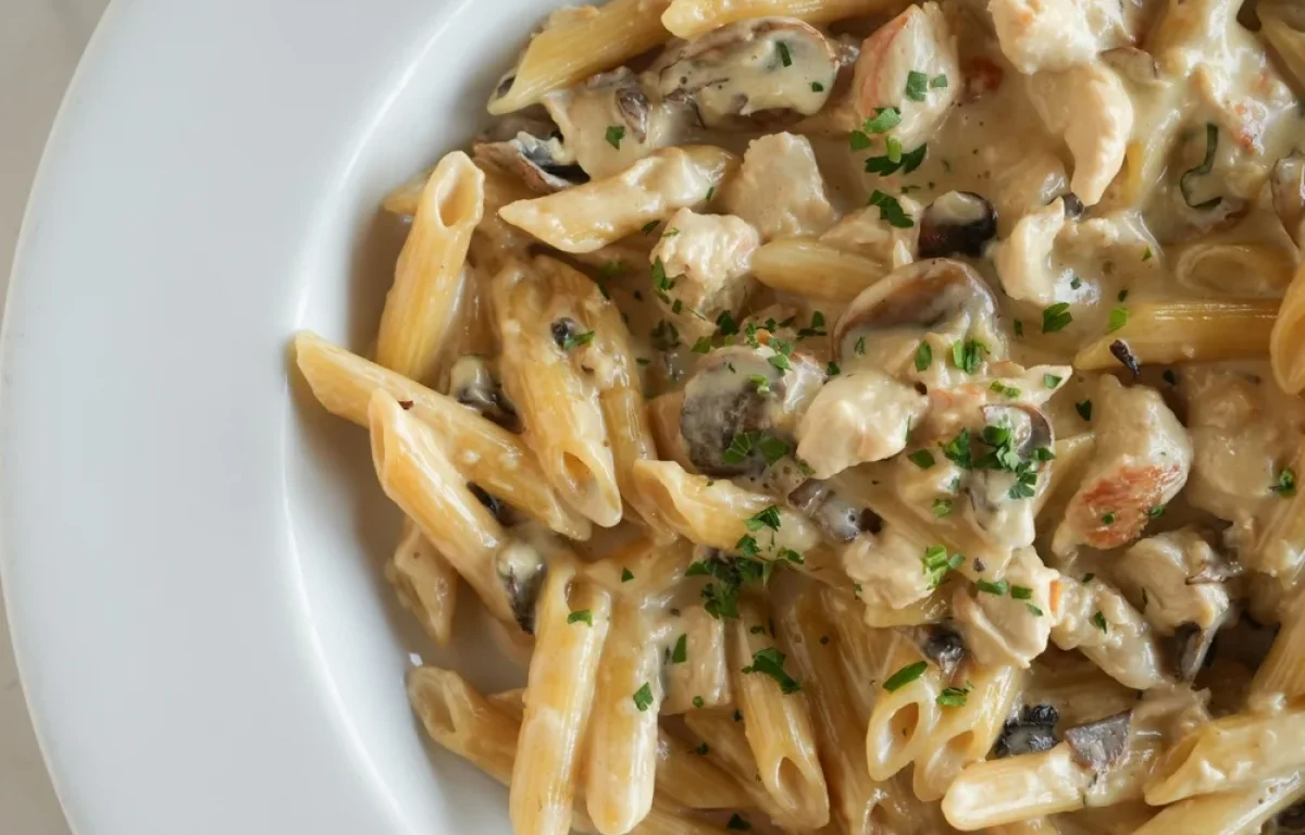 10 דקות עבודה ויש לכם פסטה שמנת ופטריות שכולם אוהבים