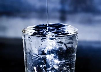 התסמין הנפוץ שאתם מתעלמים ממנו – ואולי זה בכלל בגלל שאתם לא שותים מספיק מים התסמין הנפוץ שאתם מתעלמים ממנו – ואולי זה בכלל בגלל שאתם לא שותים מספיק מים