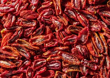 שימו לב: מה מסתתר בעגבניה המיובשת?