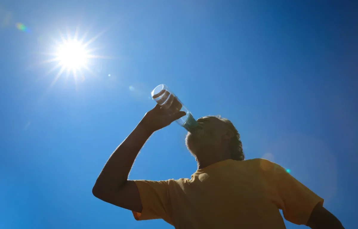 התייבשות בקיץ: איך היא קורה, למי זה מסוכן – ואיך נמנעים התייבשות בקיץ: איך היא קורה, למי זה מסוכן – ואיך נמנעים