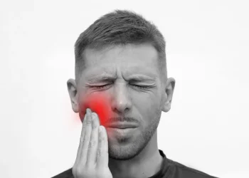 הכאב הזה מתחזה לדלקת או בעיה בשיניים – אבל זו בכלל בעיה עמוקה יותר הכאב הזה מתחזה לדלקת או בעיה בשיניים – אבל זו בכלל בעיה עמוקה יותר