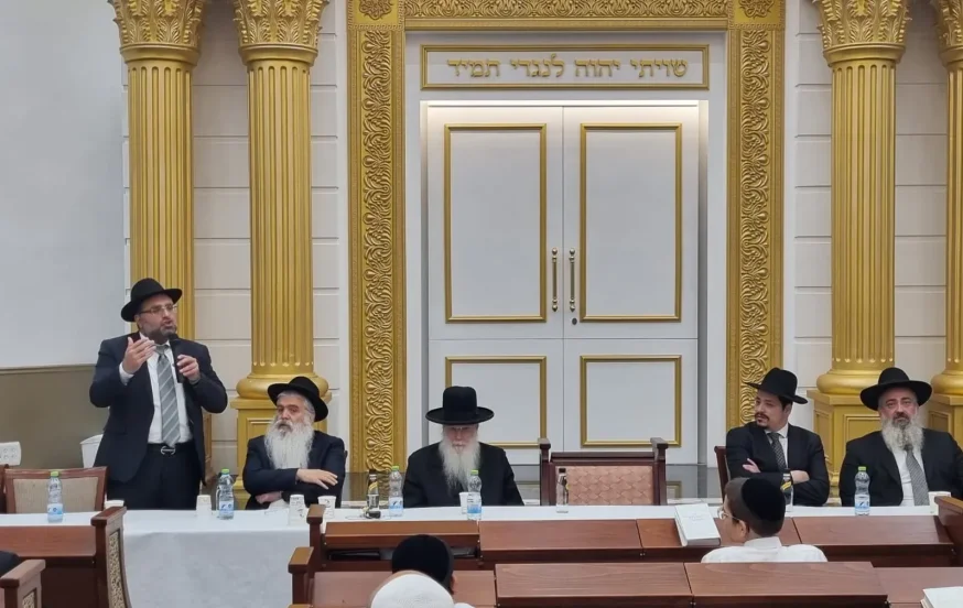 מנהיגות בצל גזֵרה: הרב שהציל את יהדות סוריה מנהיגות בצל גזֵרה: הרב שהציל את יהדות סוריה