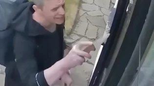 הסכין, המבט - והבריחה: תיעוד מצמרר מתוך השכונה היהודית