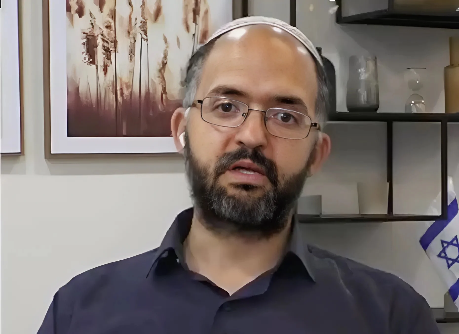 "שנייה הרגישה כמו נצח": חננאל גז, שאיבד את רעייתו בפיגוע, משחזר את הדקות שבהן הכל התהפך "שנייה הרגישה כמו נצח": חננאל גז, שאיבד את רעייתו בפיגוע, משחזר את הדקות שבהן הכל התהפך