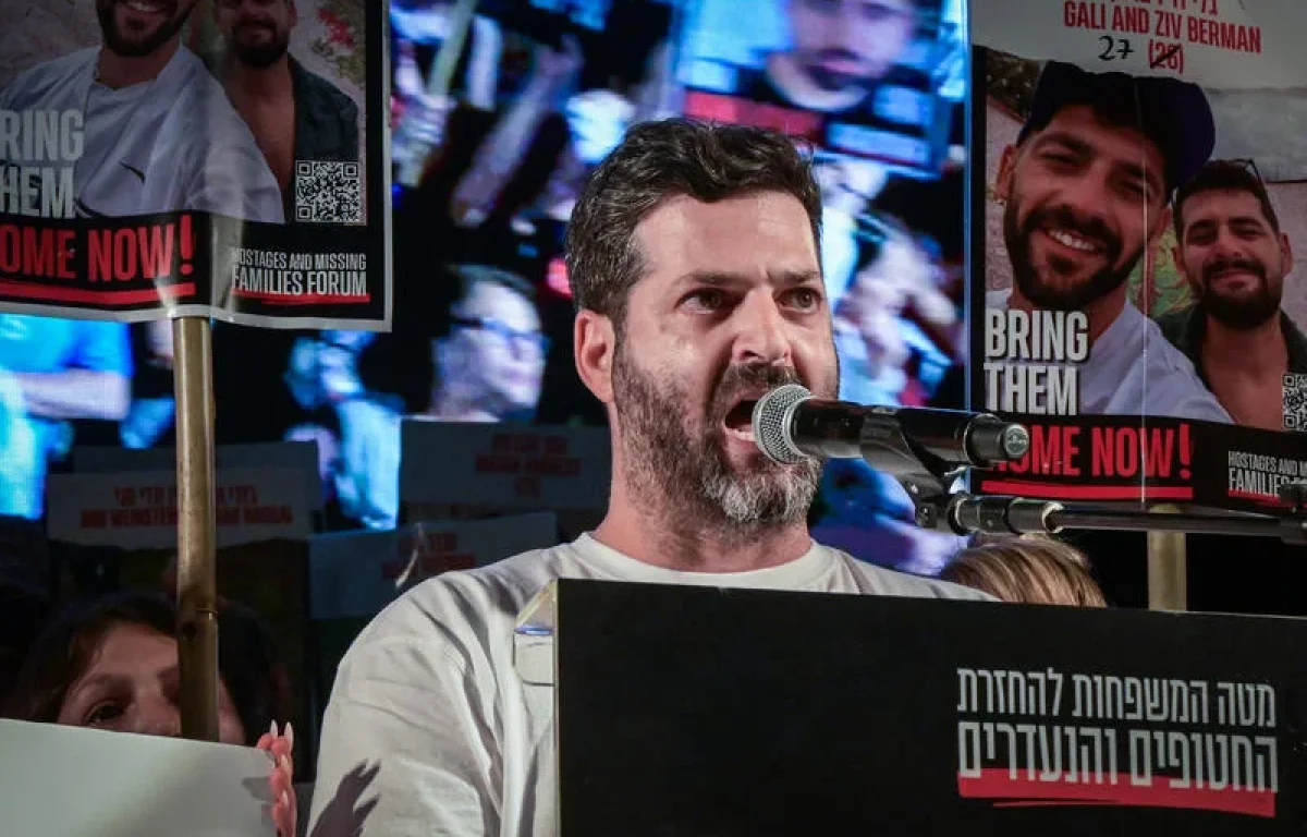 "אי אפשר לברוח מהצלילים &ndash; והלב קפוא": קריאות השבר מכיכר החטופים קורעות את הדממה