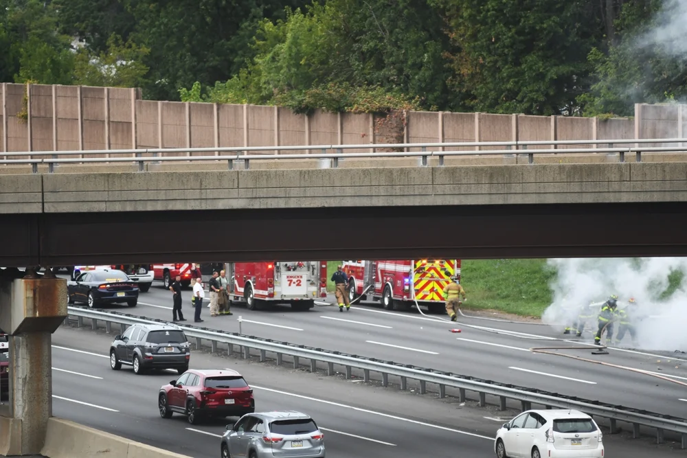 תאונה קשה בלייקווד: שלושה בחורי ישיבה נהרגו, אחד עדיין נאבק על חייו