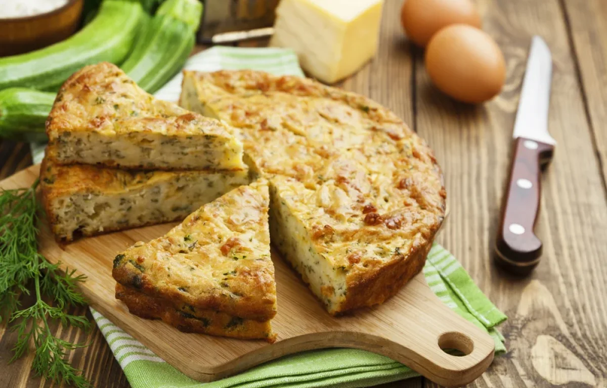 ה־פשטידה של שבועות: קישואים, גבינות וניחוח של בית ה־פשטידה של שבועות: קישואים, גבינות וניחוח של בית