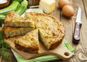 ה־פשטידה של שבועות: קישואים, גבינות וניחוח של בית ה־פשטידה של שבועות: קישואים, גבינות וניחוח של בית