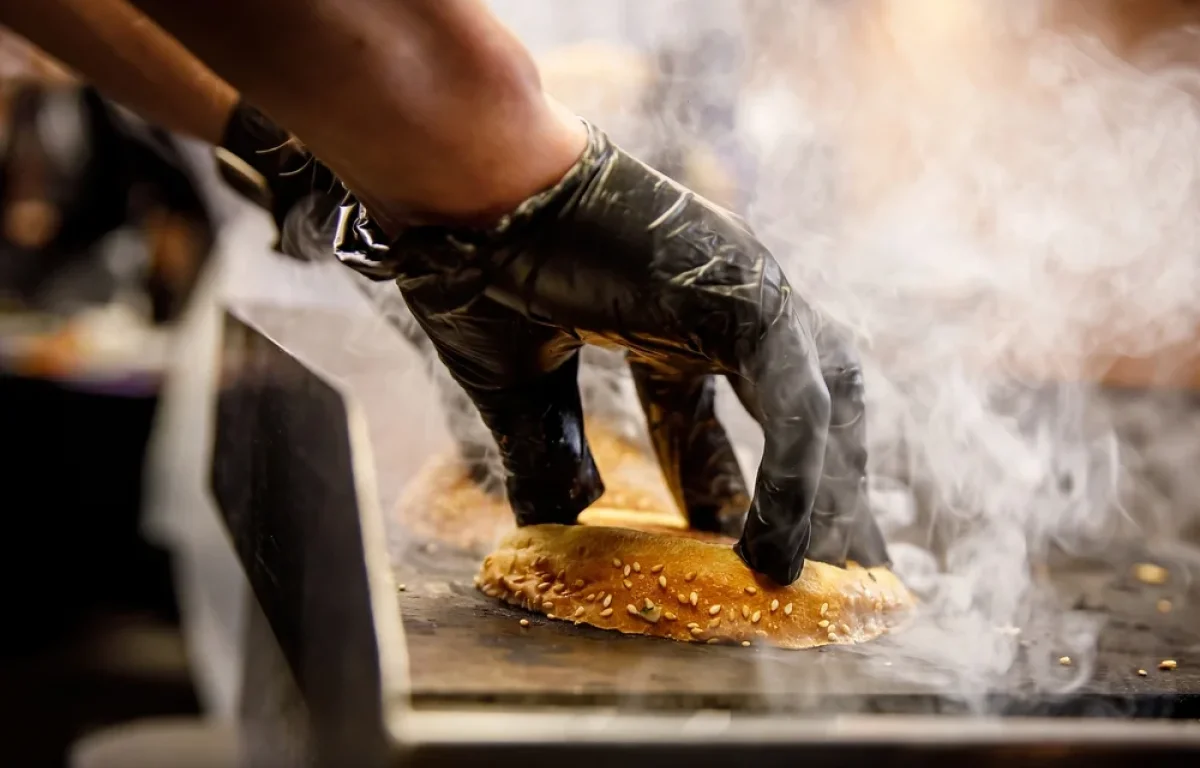 יום ההמבורגר הבינלאומי: 8 עובדות שלא ידעתם עליו