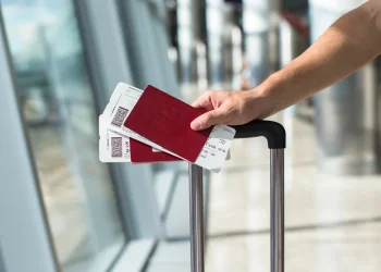 לא נעים, לא חוקי, אבל אולי חסכוני: המושב הכי שנוי במחלוקת בתולדות התעופה חוזר