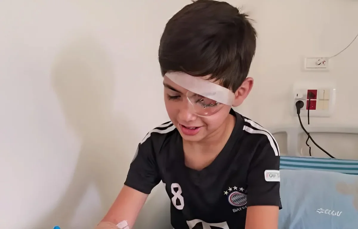 רק שיחק עם בקבוק על השביל &ndash; ונשאר בלי ראייה בעין