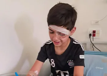 רק שיחק עם בקבוק על השביל &ndash; ונשאר בלי ראייה בעין