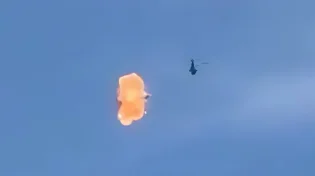 רגע הפגיעה שתועד מהקרקע: טיל אוקראיני מפיל מסוק רוסי בשידור חי