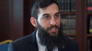 גבע בן ששון מזהיר: "אם אתה רווק - זה יהרוס לך את החיים. נשוי? זה יחריב את הבית"