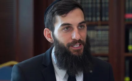 גבע בן ששון מזהיר: "אם אתה רווק - זה יהרוס לך את החיים. נשוי? זה יחריב את הבית"