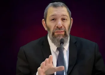  "אמרו את הפסוק הזה 7 פעמים": סגולת דוד המלך לפתיחת המזל! | הרב עמנואל מזרחי