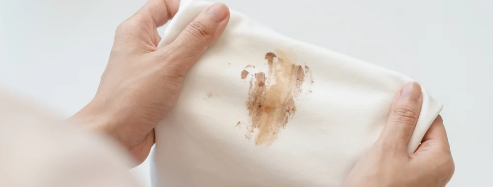 כך תצילו את הבגד הלבן מהכתם שכולם חושבים שלא יורד