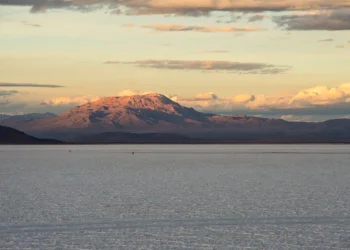 השתקפות שמיים – והצצה לנשמה: פלא הבריאה שגורם לכולנו לעצור השתקפות שמיים – והצצה לנשמה: פלא הבריאה שגורם לכולנו לעצור