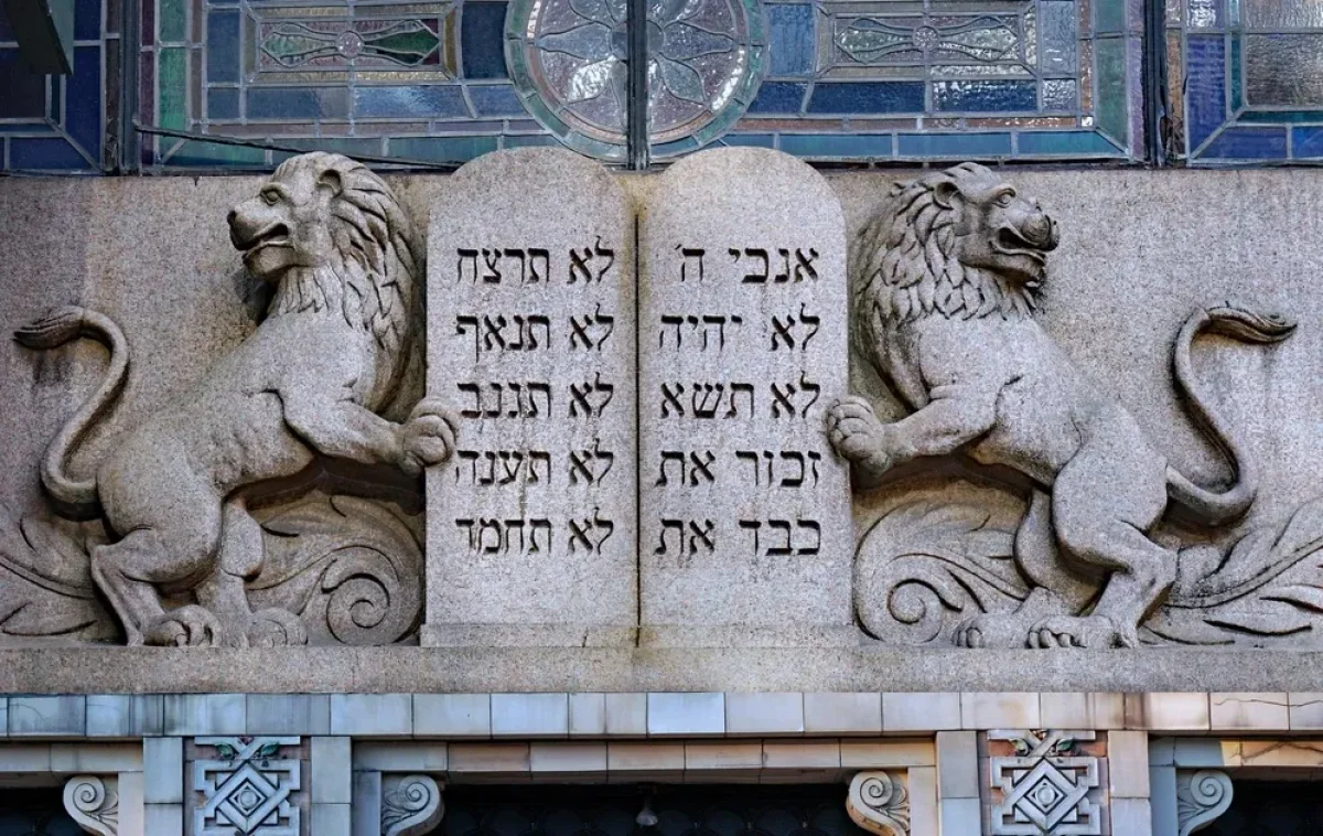 למרות התנגדות משפטית: עשרת הדיברות יוצגו בבתי הספר הציבוריים בטקסס למרות התנגדות משפטית: עשרת הדיברות יוצגו בבתי הספר הציבוריים בטקסס