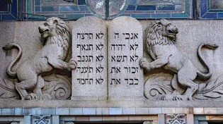 למרות התנגדות משפטית: עשרת הדיברות יוצגו בבתי הספר הציבוריים בטקסס