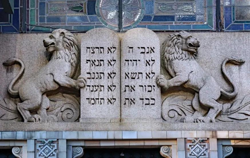 למרות התנגדות משפטית: עשרת הדיברות יוצגו בבתי הספר הציבוריים בטקסס למרות התנגדות משפטית: עשרת הדיברות יוצגו בבתי הספר הציבוריים בטקסס