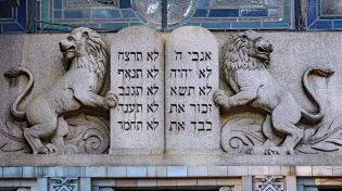 למרות התנגדות משפטית: עשרת הדיברות יוצגו בבתי הספר הציבוריים בטקסס