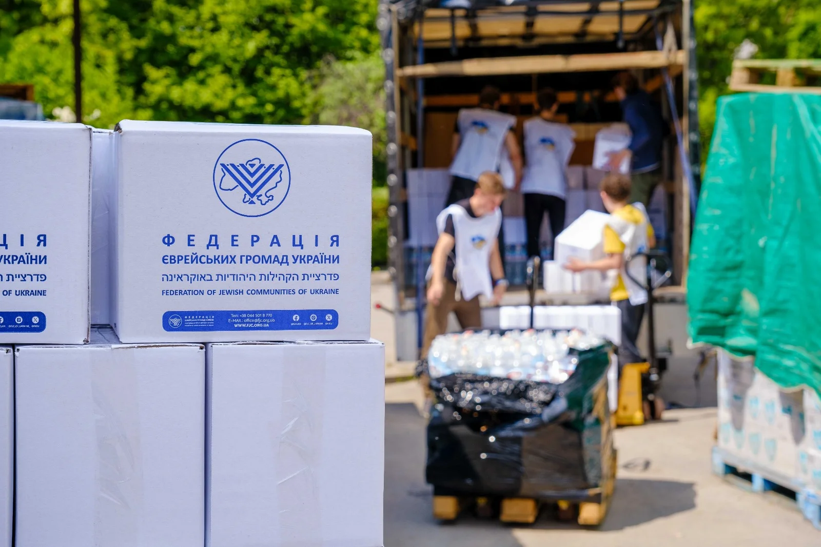 בצל מתקפת הקיץ הרוסית: יהודי אוקראינה מחלקים אלפי ערכות חג לילדים לקראת שבועות בצל מתקפת הקיץ הרוסית: יהודי אוקראינה מחלקים אלפי ערכות חג לילדים לקראת שבועות