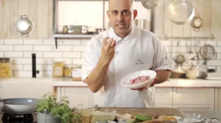 "לא אפתח שוב מסעדה לא כשרה": השף מאיר אדוני מתחזק