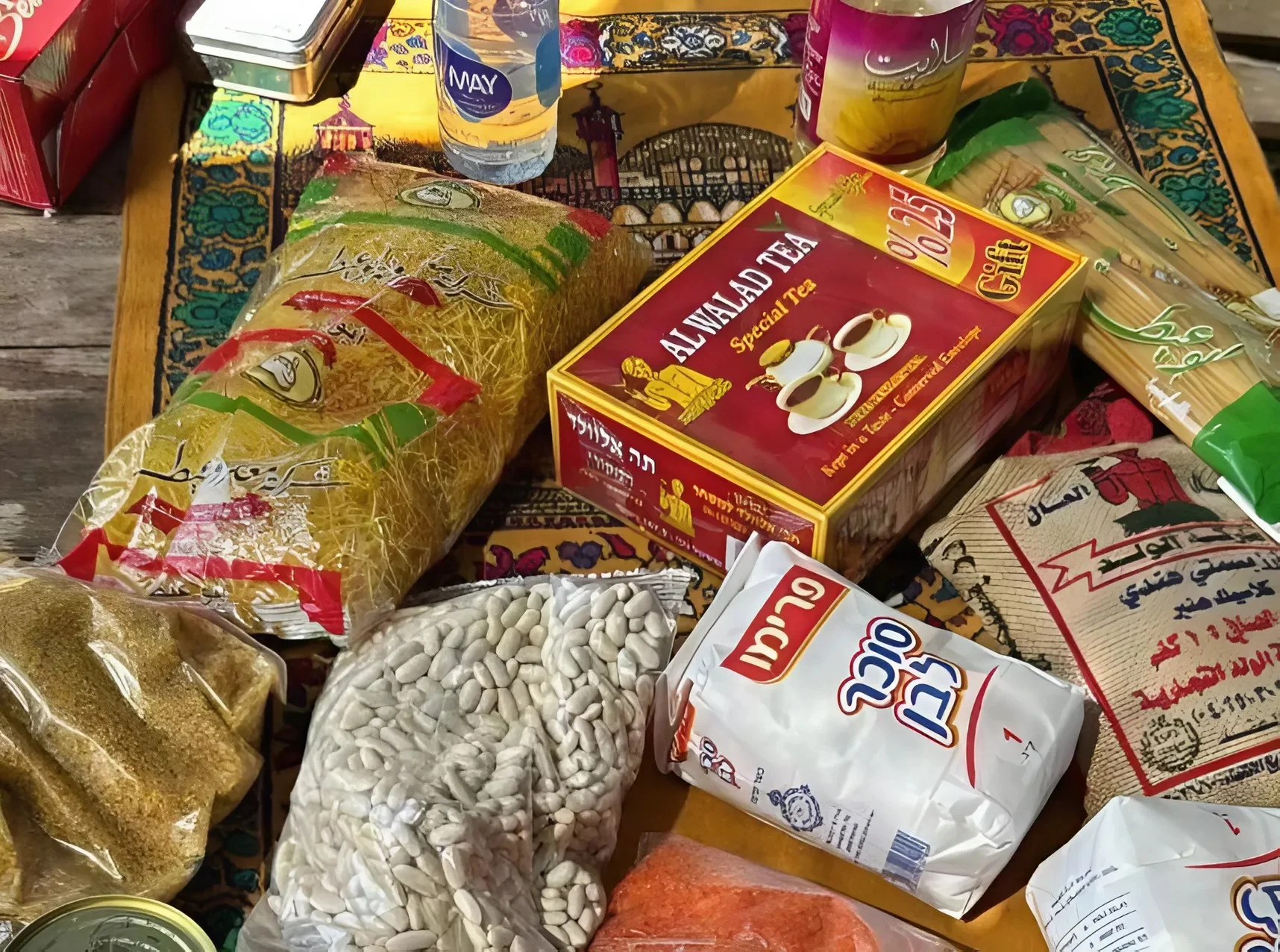 מרכזי הסיוע בעזה נפתחו לראשונה - ונבזזו לאחר כשעה