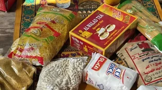 מרכזי הסיוע בעזה נפתחו לראשונה - ונבזזו לאחר כשעה