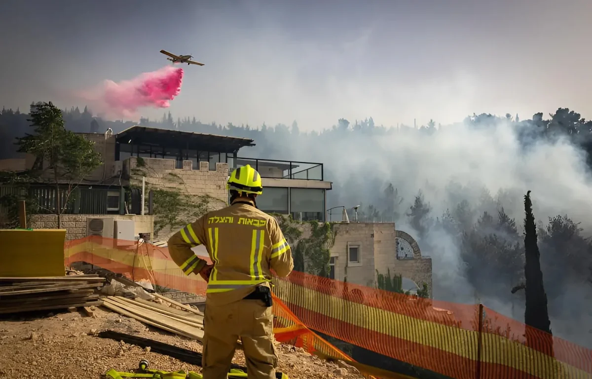 שריפה פרצה סמוך לבית זית: מערך הכבאות בלם את התפשטות האש להר נוף שריפה פרצה סמוך לבית זית: מערך הכבאות בלם את התפשטות האש להר נוף