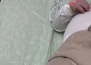 "התחיל לבכות בלי קול, ראיתי אותו מכחיל": רגעי האימה של משפחה במעלית קניון באשדוד "התחיל לבכות בלי קול, ראיתי אותו מכחיל": רגעי האימה של משפחה במעלית קניון באשדוד