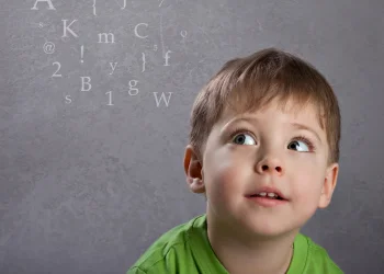 הילד לא מדבר? המחקר החדש שקובע: אתם יכולים לעזור לו כבר מהיום