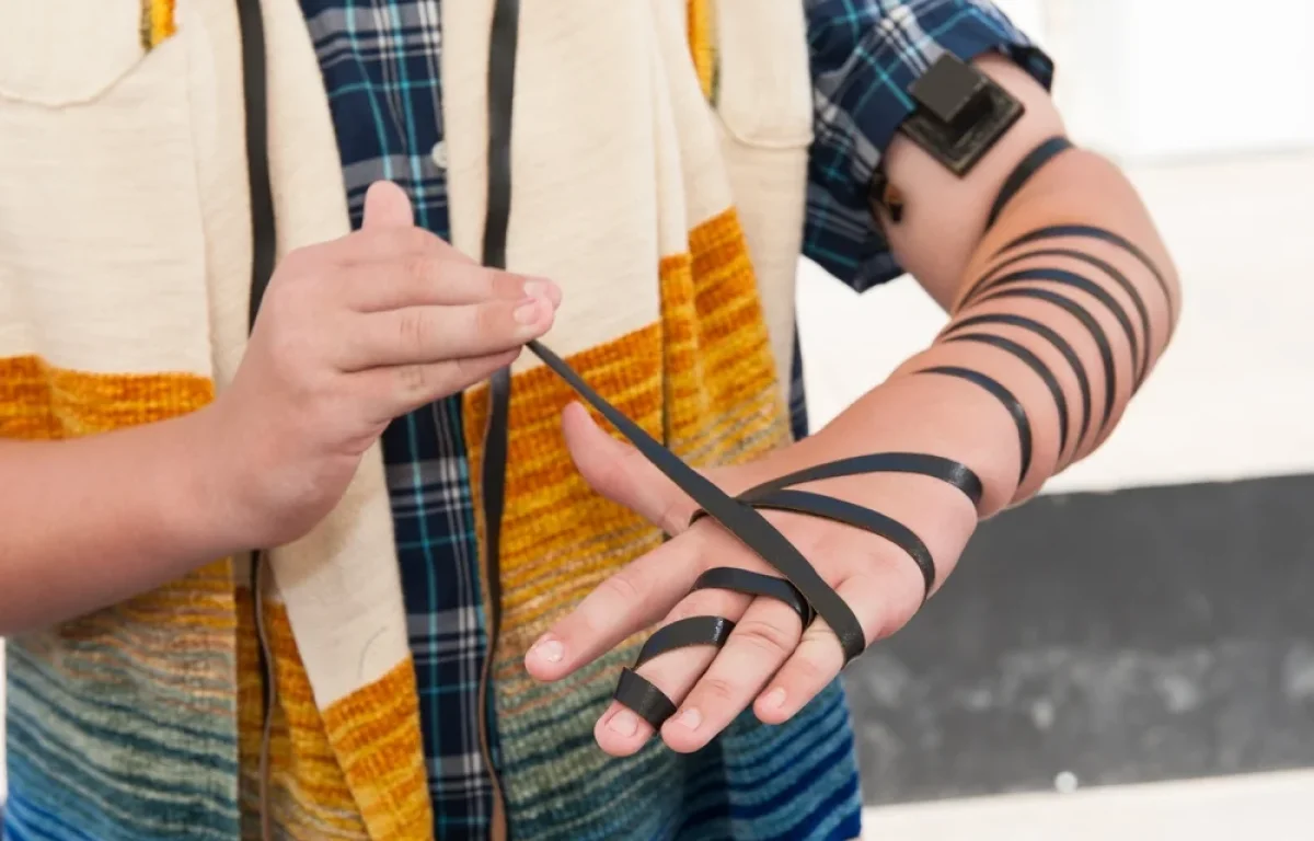 ברך בטעות 'להניח תפילין' על הטלית – האם צריך לחזור ולברך? ברך בטעות 'להניח תפילין' על הטלית – האם צריך לחזור ולברך?