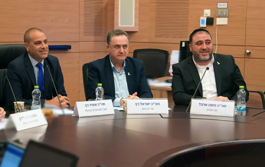 היסטוריה בישראל: הליך גירוש ראשון מסוגו נגד מחבלים אזרחי המדינה