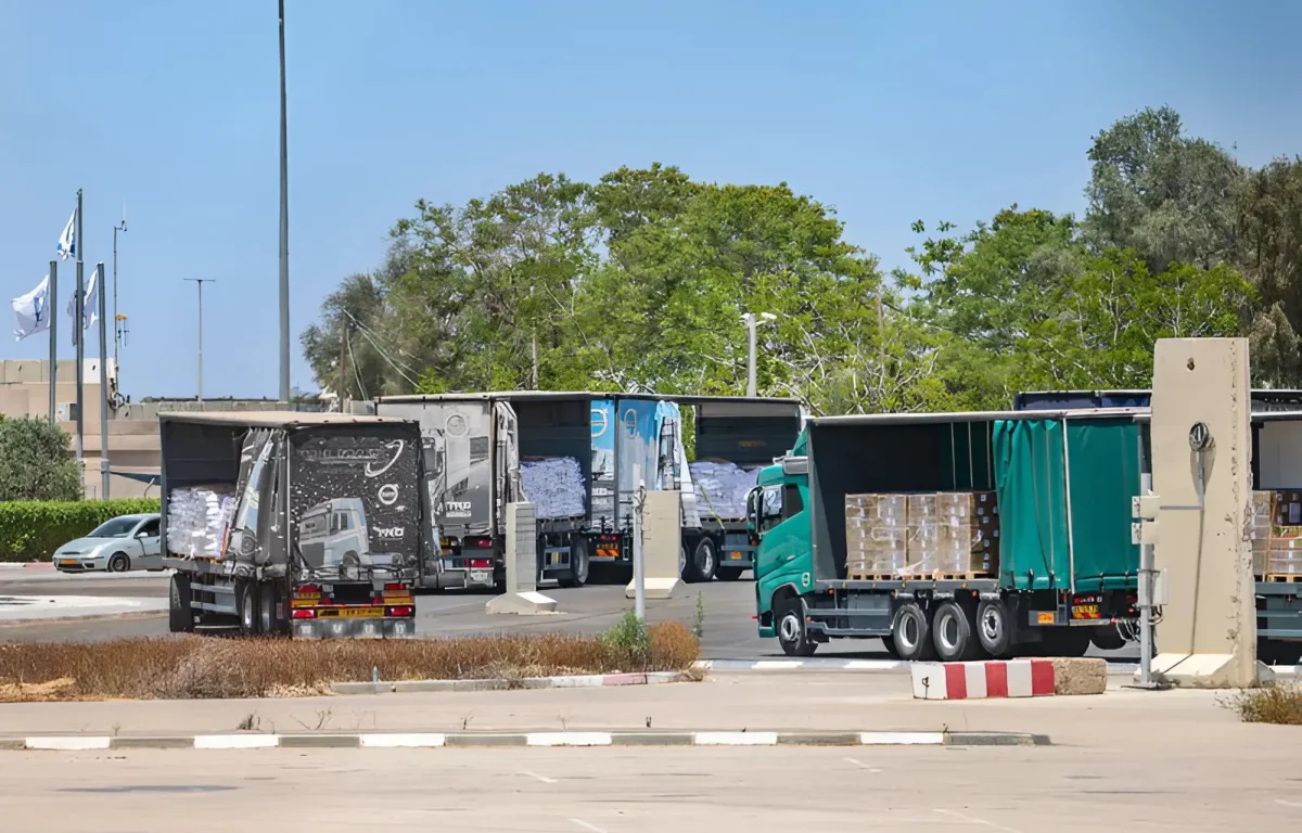 400 משאיות תקועות בעזה: מי עוצר את הסיוע &ndash; ומה האו"ם מסתיר?