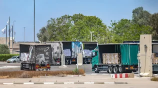 400 משאיות תקועות בעזה: מי עוצר את הסיוע - ומה האו"ם מסתיר?