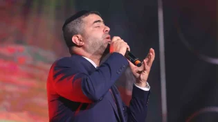 יחד עם אלפי בני הישיבות: אלי הרצליך - "בזכות התורה" - שירת המונים