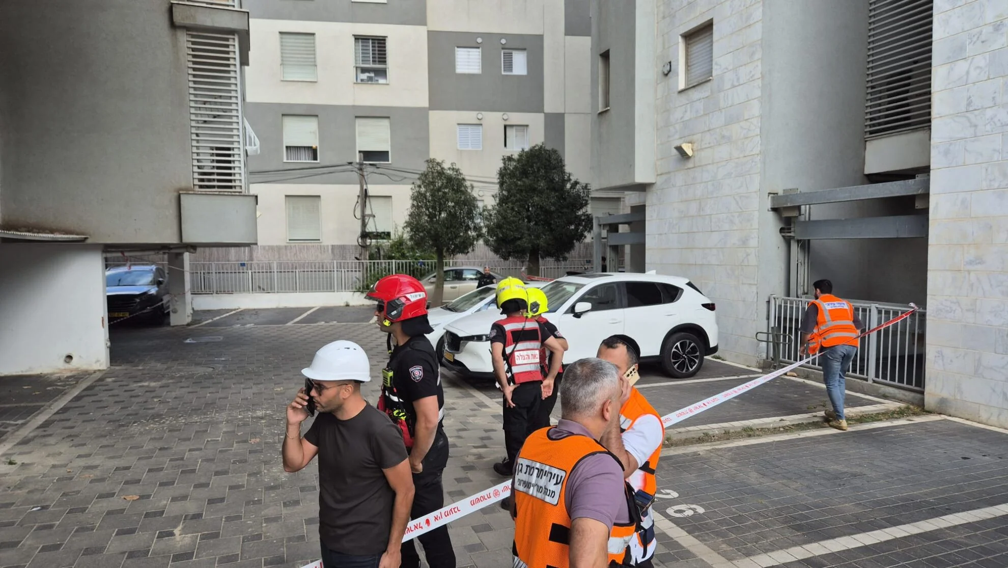 ללא נפגעים: בולען נפער בחניית בניין ברמת גן ללא נפגעים: בולען נפער בחניית בניין ברמת גן