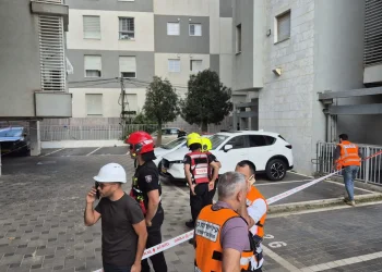 ללא נפגעים: בולען נפער בחניית בניין ברמת גן