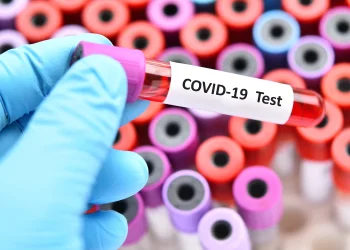 "התחסנות בירידה &ndash; וזן חדש בדרך": ישראל שוב עוצמת עיניים מול מגפת הקורונה