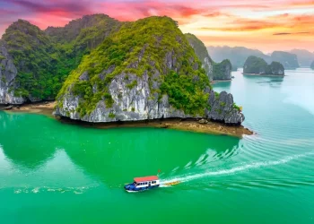 שיט בתוך ציור אלוקי: המקום שבו הנוף מחזיר את הלב לבורא עולם שיט בתוך ציור אלוקי: המקום שבו הנוף מחזיר את הלב לבורא עולם