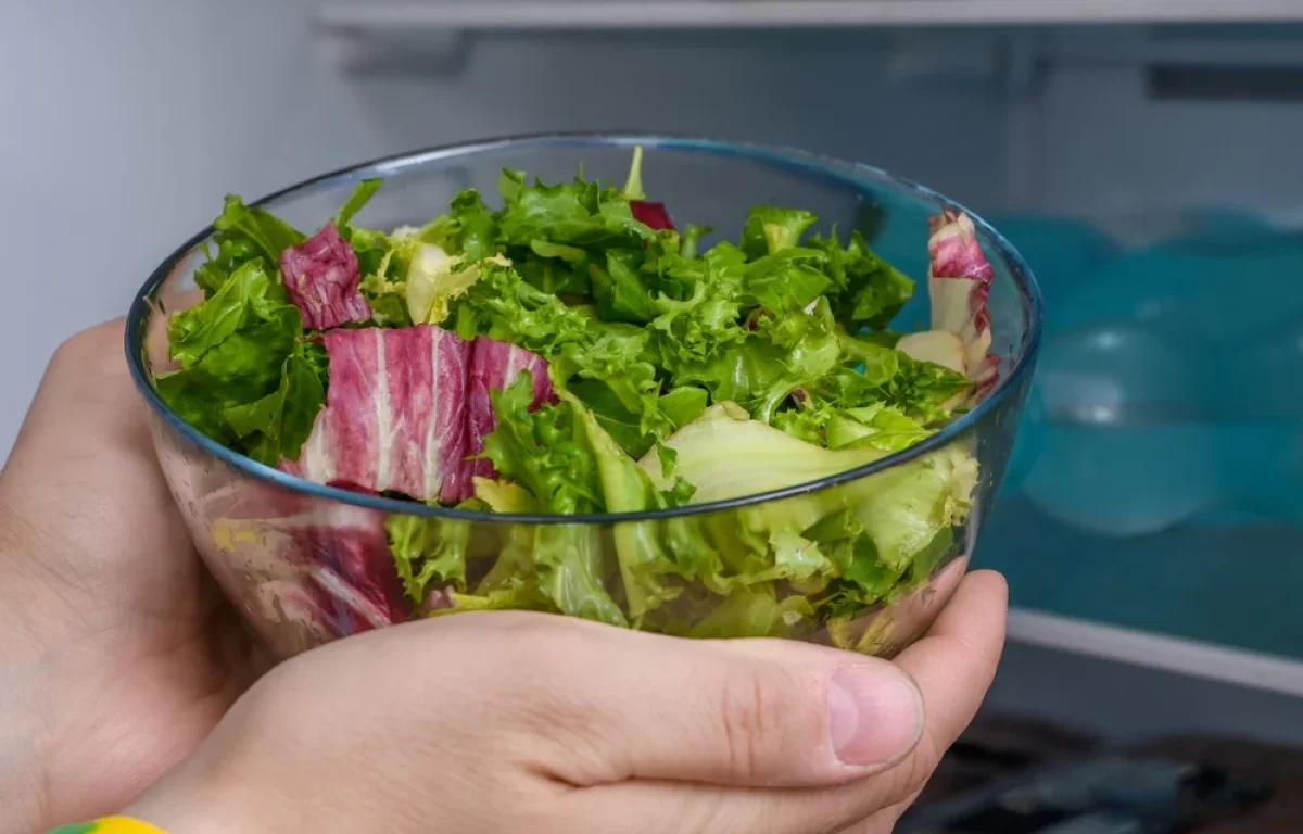  אל תתנו לשאריות להטעות אתכם: מה שאסור לעשות עם סלט שנשאר