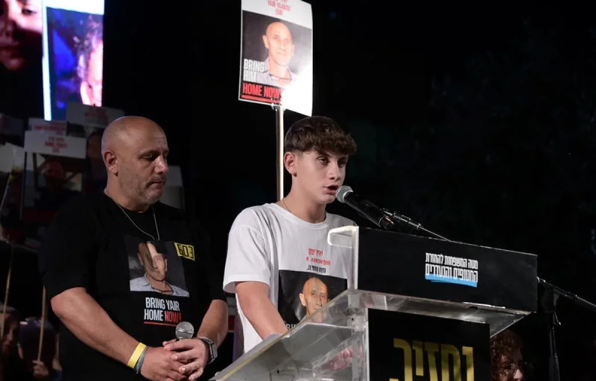 בלי החטופים אין תקומה: עצרת מחאה סוערת בלב תל אביב