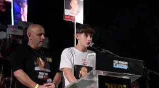 בלי החטופים אין תקומה: עצרת מחאה סוערת בלב תל אביב