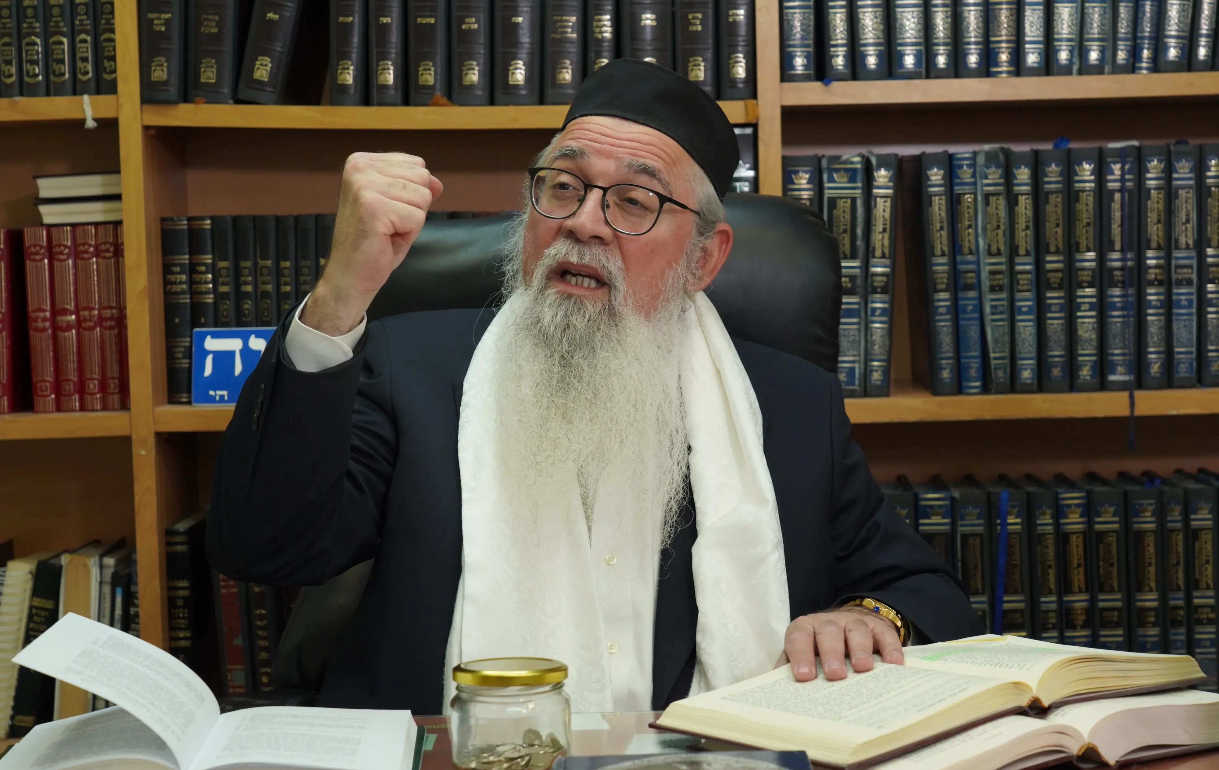 "מי שלא ישן בלילה הזה כלל – לא יארע לו שום נזק": המקובל הרב ביטון מגלה את הסוד של שבועות "מי שלא ישן בלילה הזה כלל – לא יארע לו שום נזק": המקובל הרב ביטון מגלה את הסוד של שבועות