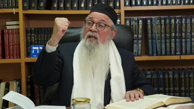 "מי שלא ישן בלילה הזה כלל - לא יארע לו שום נזק": המקובל הרב ביטון מגלה את הסוד של שבועות
