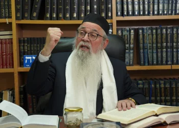 "מי שלא ישן בלילה הזה כלל &ndash; לא יארע לו שום נזק": המקובל הרב ביטון מגלה את הסוד של שבועות