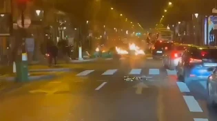 עשן, הצתות ומאות מתפרעים: חגיגות הניצחון בפריז יצאו משליטה
