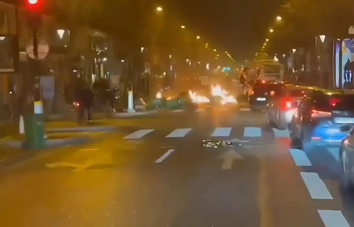 עשן, הצתות ומאות מתפרעים: חגיגות הניצחון בפריז יצאו משליטה